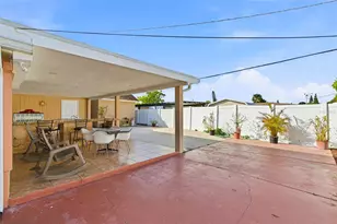 4914 Holiday Dr, Tampa, FL 33615 - Photo 17