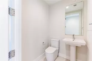 275 1st Ave S, Saint Petersburg, FL 33701 - Photo 15