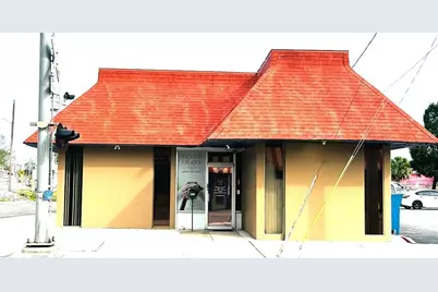 302 S Collins Street, Plant City, FL 33563 - Photo 1