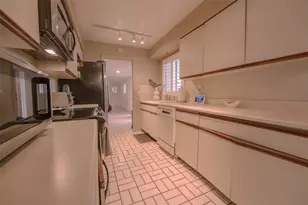 14001 Yacht Club Blvd, Seminole, FL 33776 - Photo 11