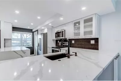 650 Island Way #106, Clearwater Beach, FL 33767 - Photo 5