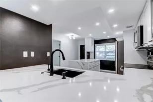 650 Island Way, Clearwater Beach, FL 33767 - Photo 5