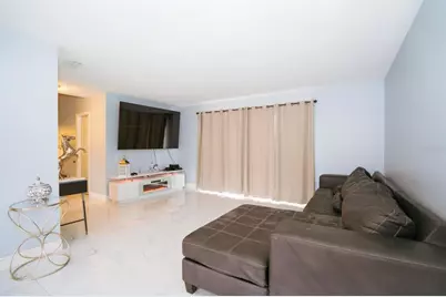 7501 Twelve Oaks Boulevard, Tampa, FL 33634 - Photo 9