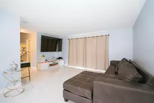 7501 Twelve Oaks Blvd, Tampa, FL 33634 - Photo 9
