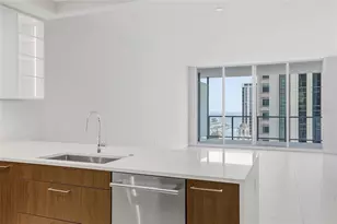 275 1st Ave S, Saint Petersburg, FL 33701 - Photo 11