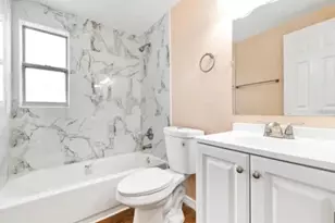 16108 Foxfire Dr, Tampa, FL 33618 - Photo 9