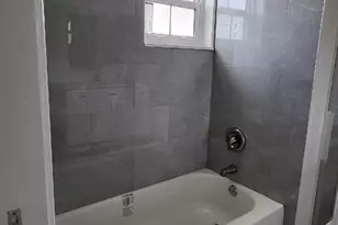 8817 Bay Pointe Dr, Tampa, FL 33615 - Photo 7