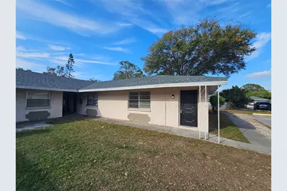 201 NW Jefferson Circle N #9, Saint Petersburg, FL 33702 - Photo 1