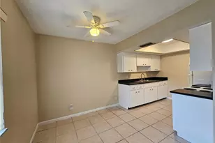 201 Northwest Jefferson Cir N, Saint Petersburg, FL 33702 - Photo 7