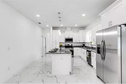 808 W Lowry Lane, Tampa, FL 33604 - Photo 9