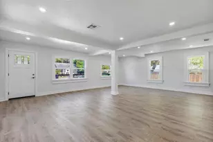 3924 45th Ave N, Saint Petersburg, FL 33714 - Photo 9