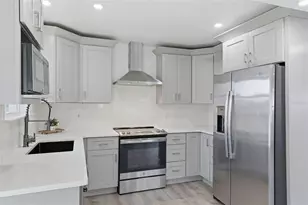 3924 45th Ave N, Saint Petersburg, FL 33714 - Photo 5