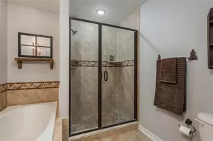 18619 Yocam Ave, Lutz, FL 33549 - Photo 17