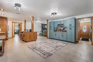 2405 Summerlin Dr, Clearwater, FL 33764 - Photo 9