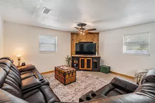 2405 Summerlin Dr, Clearwater, FL 33764 - Photo 17