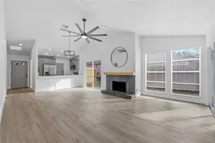 9478 Forest Hills Cir, Tampa, FL 33612 - Photo 11