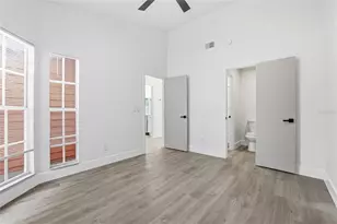 9478 Forest Hills Cir, Tampa, FL 33612 - Photo 19