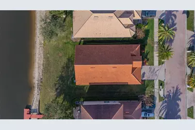 18028 Java Isle Drive, Tampa, FL 33647 - Photo 9