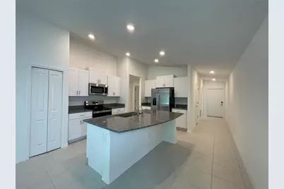 36544 Smithfield Ln, Zephyrhills, FL 33541 - Photo 5