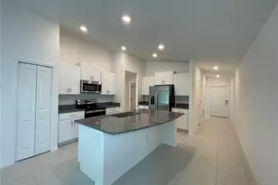 36544 Smithfield Ln, Zephyrhills, FL 33541 - Photo 5