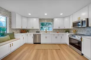 1301 56th St S, Gulfport, FL 33707 - Photo 9