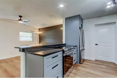 8722 Elmwood Lane, Tampa, FL 33615 - Photo 7