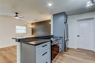 8722 Elmwood Ln, Tampa, FL 33615 - Photo 7