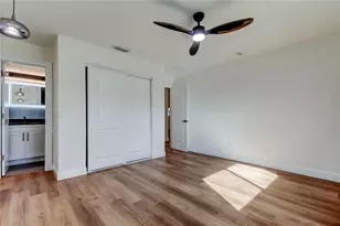 8722 Elmwood Ln, Tampa, FL 33615 - Photo 11