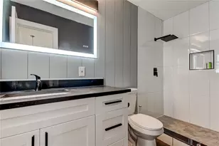 8722 Elmwood Ln, Tampa, FL 33615 - Photo 13