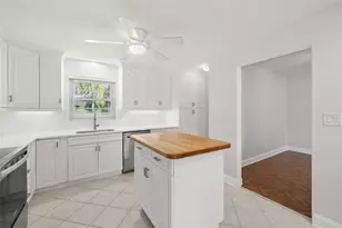 8678 10th St N, Saint Petersburg, FL 33701 - Photo 11