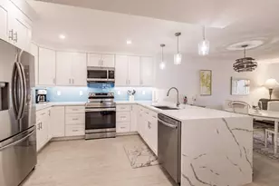 1055 W Peppertree Dr, Sarasota, FL 34242 - Photo 11