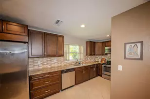 1614 Stafford Ln, Sarasota, FL 34232 - Photo 9