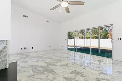 905 Clearcreek Drive, Tampa, FL 33613 - Photo 11