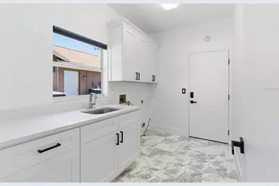 905 Clearcreek Drive, Tampa, FL 33613 - Photo 21