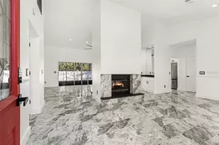 905 Clearcreek Dr, Tampa, FL 33613 - Photo 9