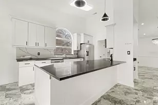 905 Clearcreek Dr, Tampa, FL 33613 - Photo 17