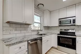 5525 Pine Cir NE, Saint Petersburg, FL 33703 - Photo 9