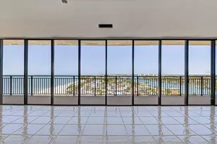 7650 Bayshore Dr, Treasure Island, FL 33706 - Photo 9