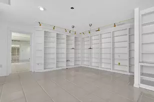 7650 Bayshore Dr, Treasure Island, FL 33706 - Photo 13