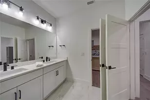 323 15th St N, Saint Petersburg, FL 33705 - Photo 37