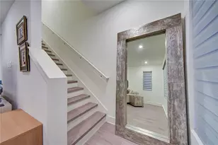 323 15th St N, Saint Petersburg, FL 33705 - Photo 27