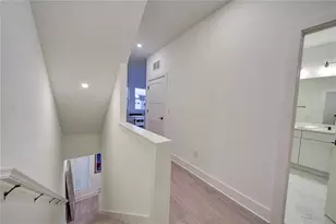 323 15th St N, Saint Petersburg, FL 33705 - Photo 29