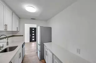 921 7th St NW, Largo, FL 33770 - Photo 9