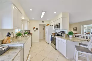 1520 Danbury Dr, Sun City Center, FL 33573 - Photo 11