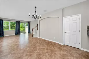 11454 Crowned Sparrow Ln, Tampa, FL 33626 - Photo 7