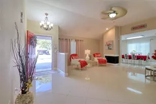 16605 Round Oak Dr, Tampa, FL 33618 - Photo 9