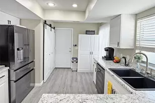 8518 Misty River Ct, Tampa, FL 33637 - Photo 3
