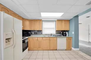 8254 40th Ave N, Saint Petersburg, FL 33709 - Photo 11