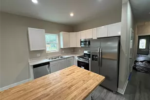 3815-B Valley Tree Dr, Tampa, FL 33610 - Photo 3