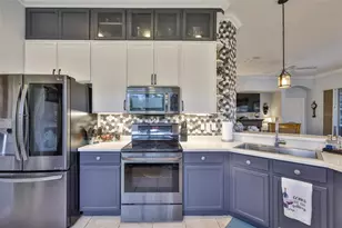 711 Camellia Green Dr, Sun City Center, FL 33573 - Photo 9